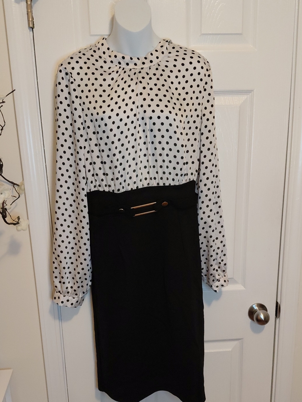 VENUS White Top with Black Polka Dots